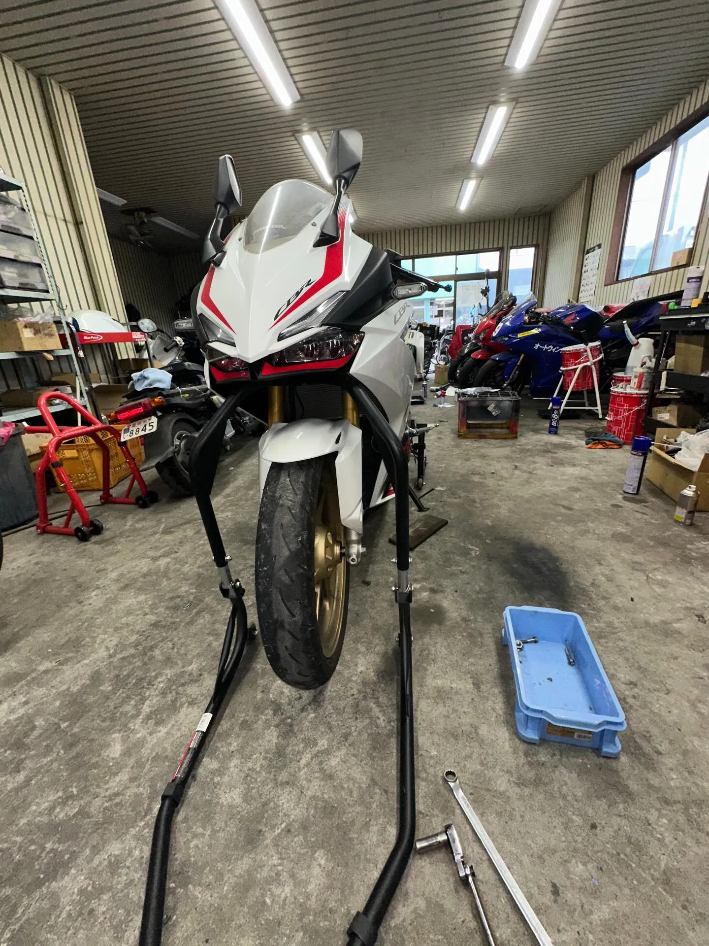 CBR250RRのタイヤ&ブレーキパッド&オイル交換‼️