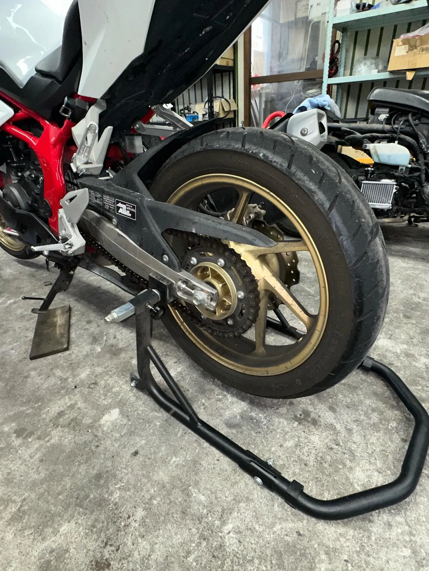 CBR250RRのタイヤ&ブレーキパッド&オイル交換‼️