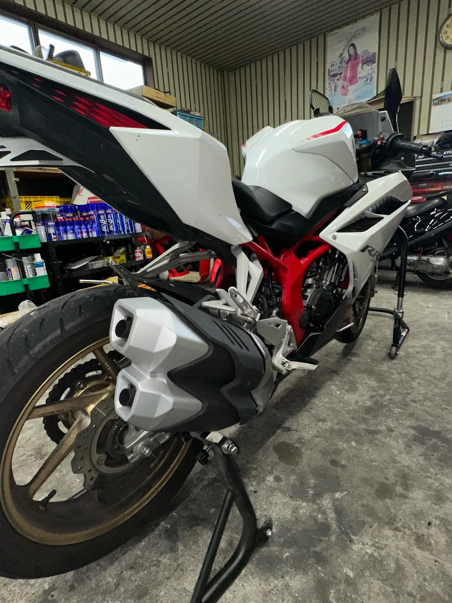 CBR250RRのタイヤ&ブレーキパッド&オイル交換‼️