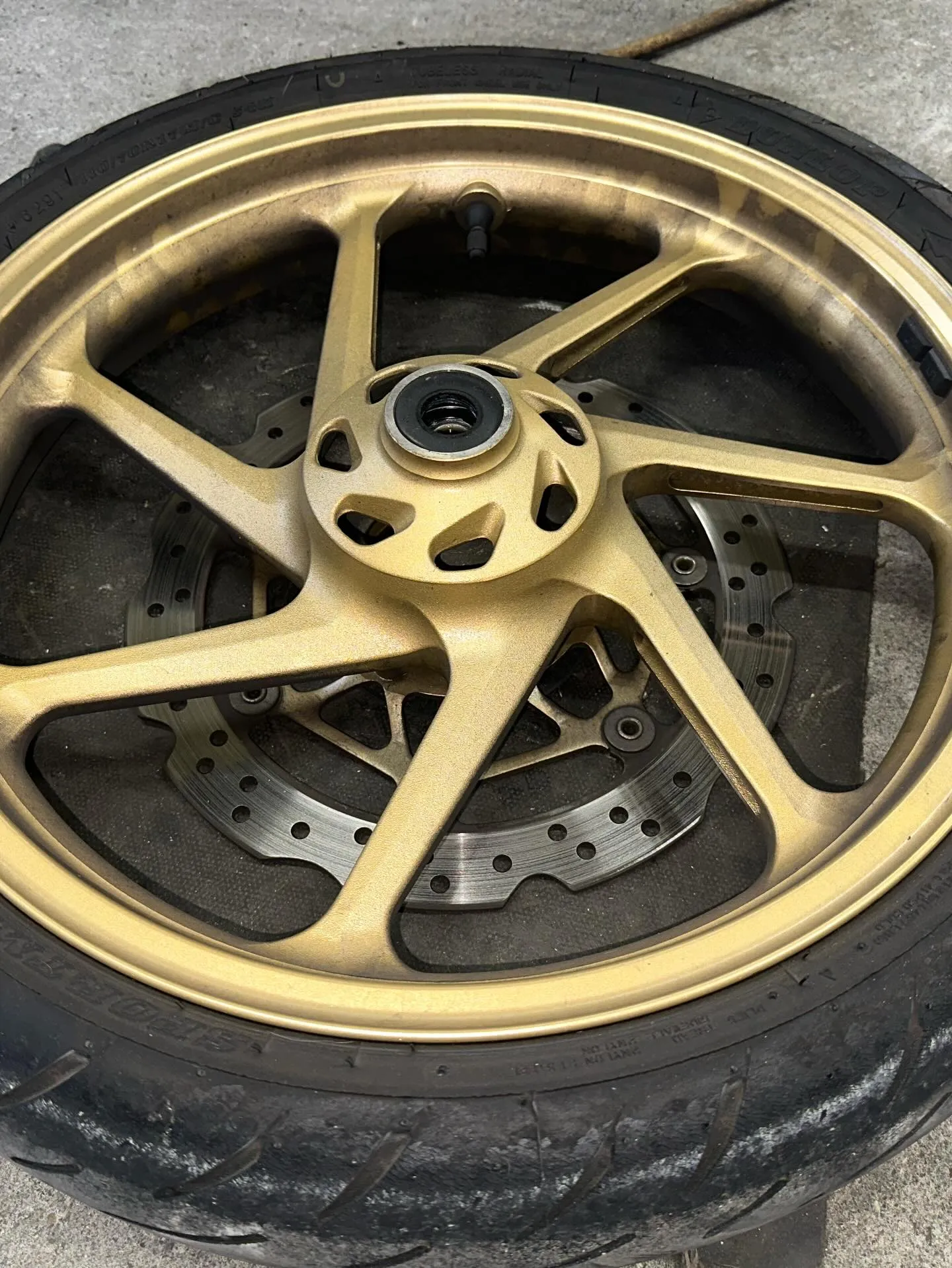 CBR250RRのタイヤ&ブレーキパッド&オイル交換‼️