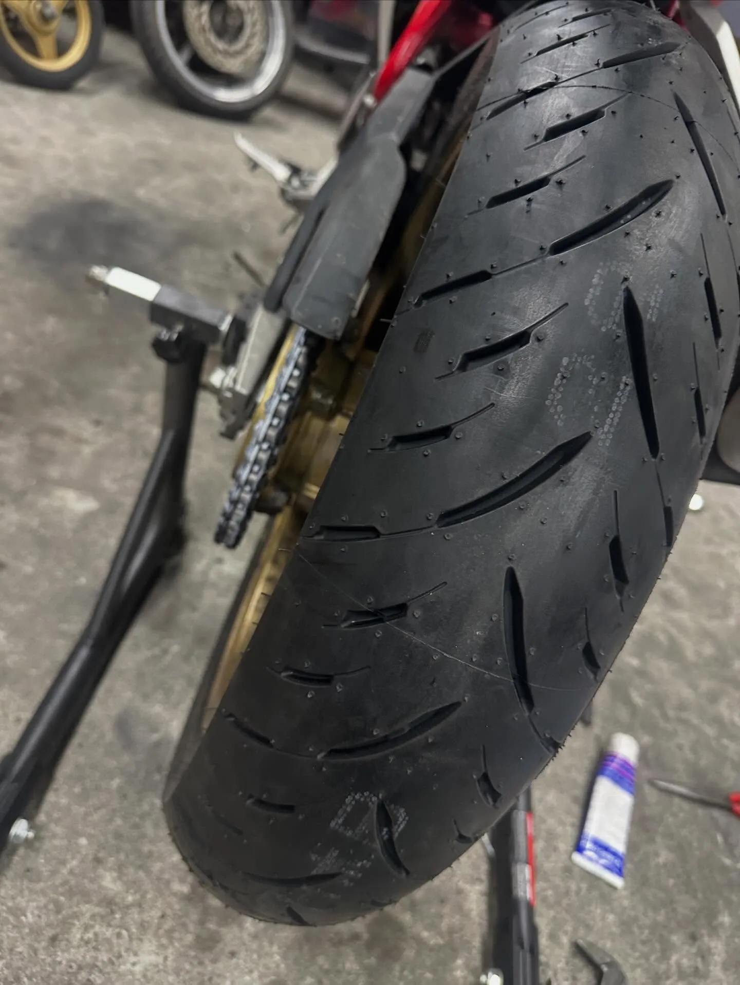 CBR250RRのタイヤ&ブレーキパッド&オイル交換‼️